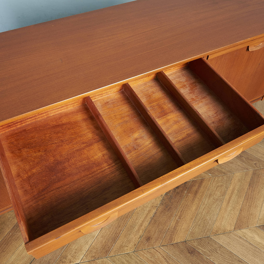 イギリスヴィンテージ サイドボード / カップボード