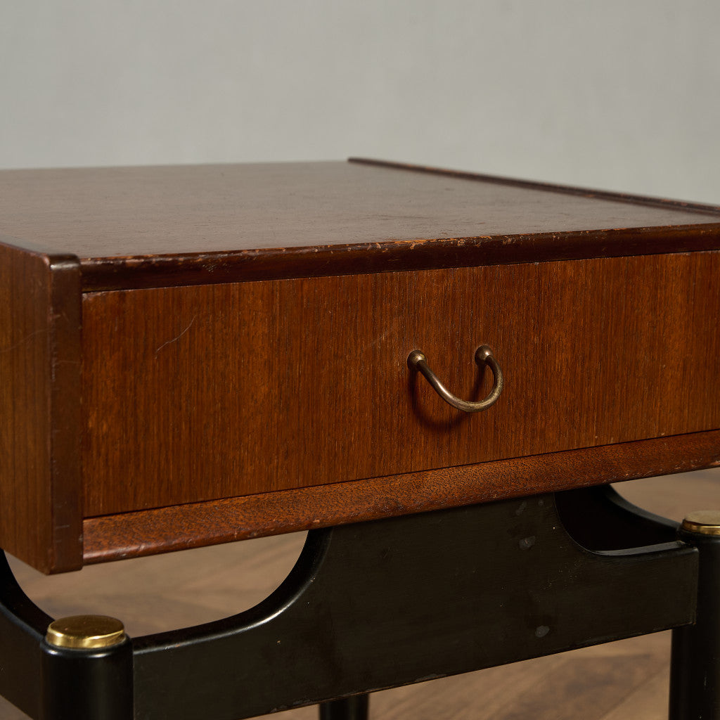 Tola&black ベッドサイドテーブル 206