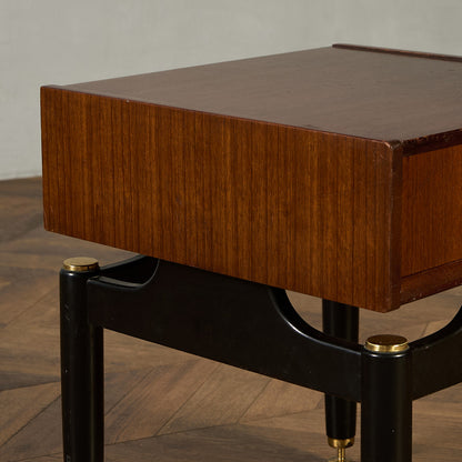 Tola&black ベッドサイドテーブル 206