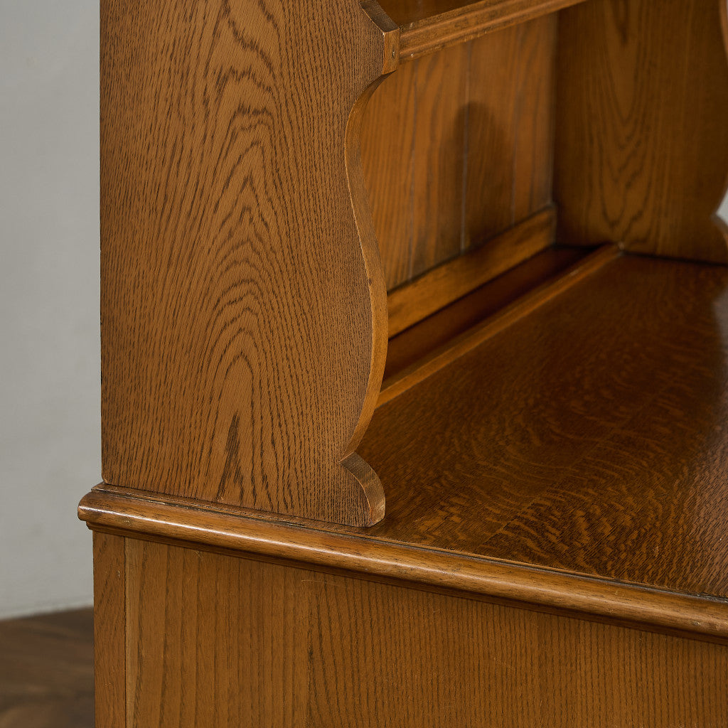 L. Marcus Ltd.  ウェルシュドレッサー 食器棚