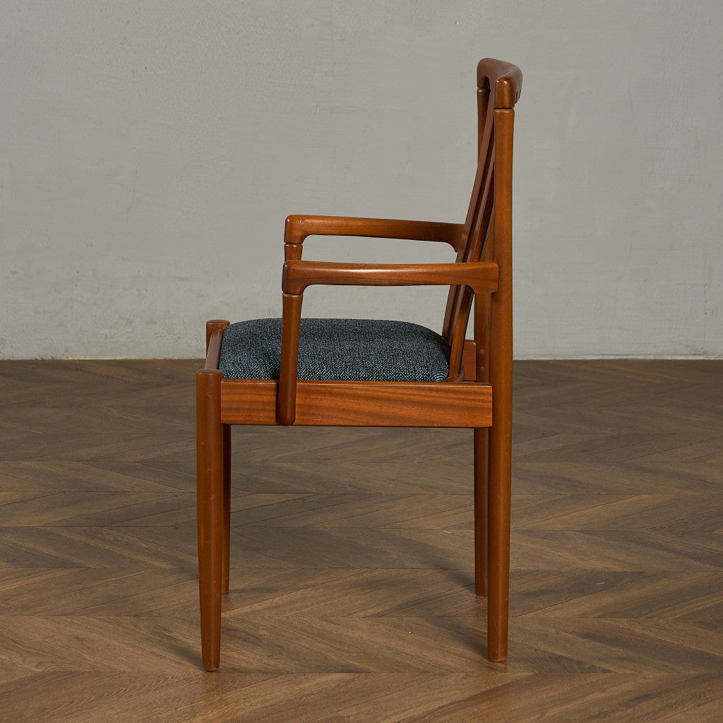 スラットバック アームチェア 座面張替え済み (LUUM)