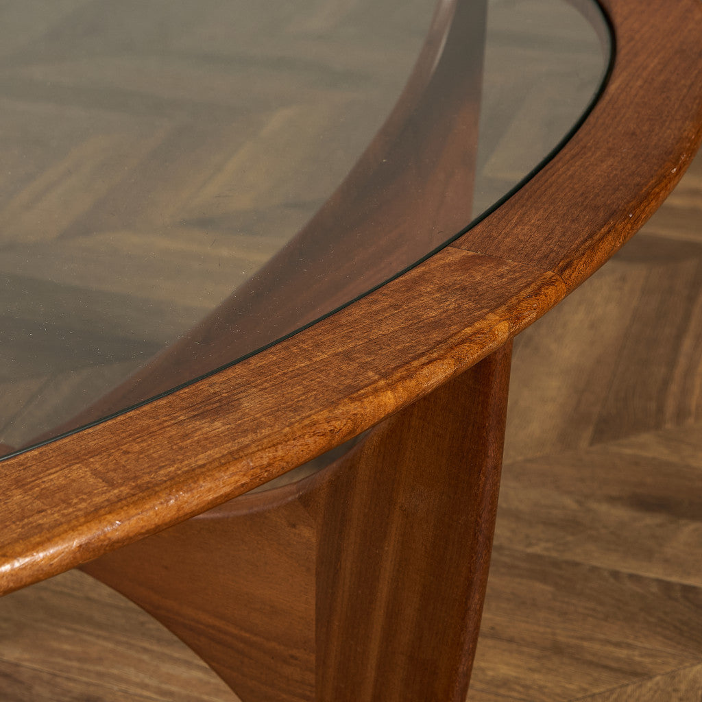 astro オーバルコーヒーテーブル