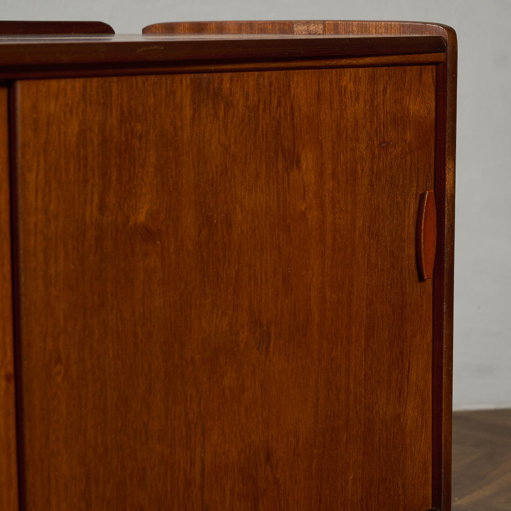 イギリス ヴィンテージ サイドボード