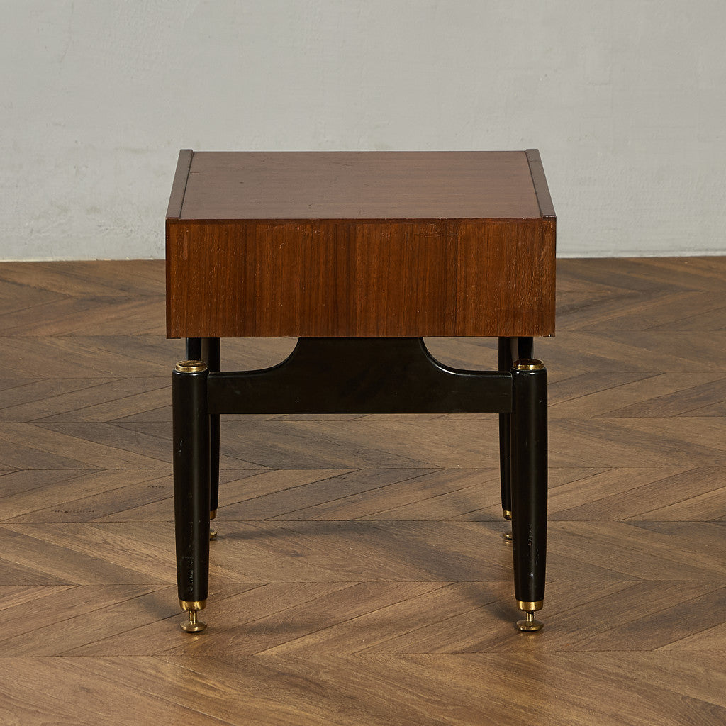 Tola&black ベッドサイドテーブル 206