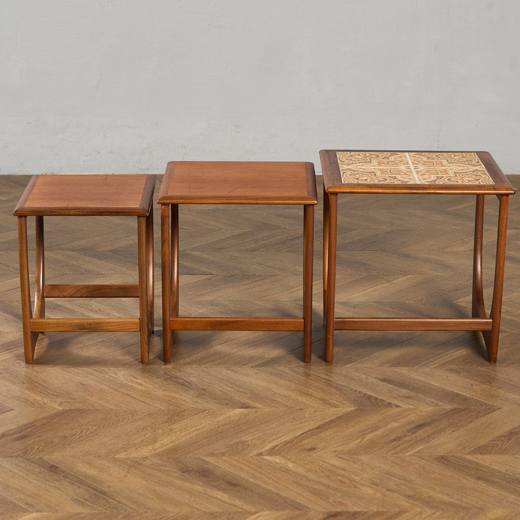 Astro タイルトップ ネストテーブル