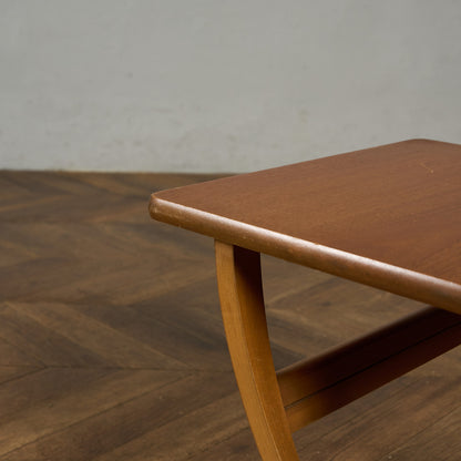 ネストテーブル