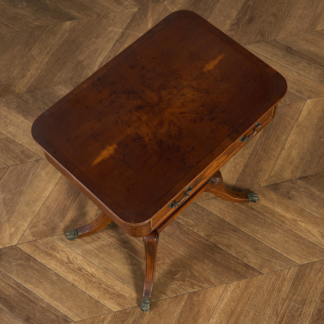 サイドテーブル