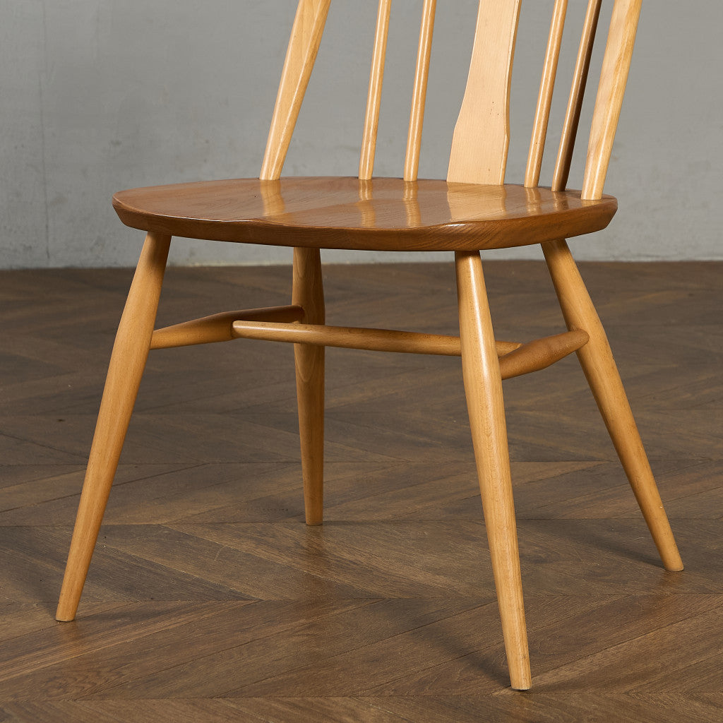 スワンバックチェア ラウンドメタルラベル