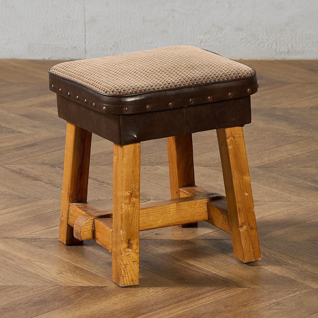 英国 クラシック スツール #96658 – camori ヴィンテージ家具・北欧