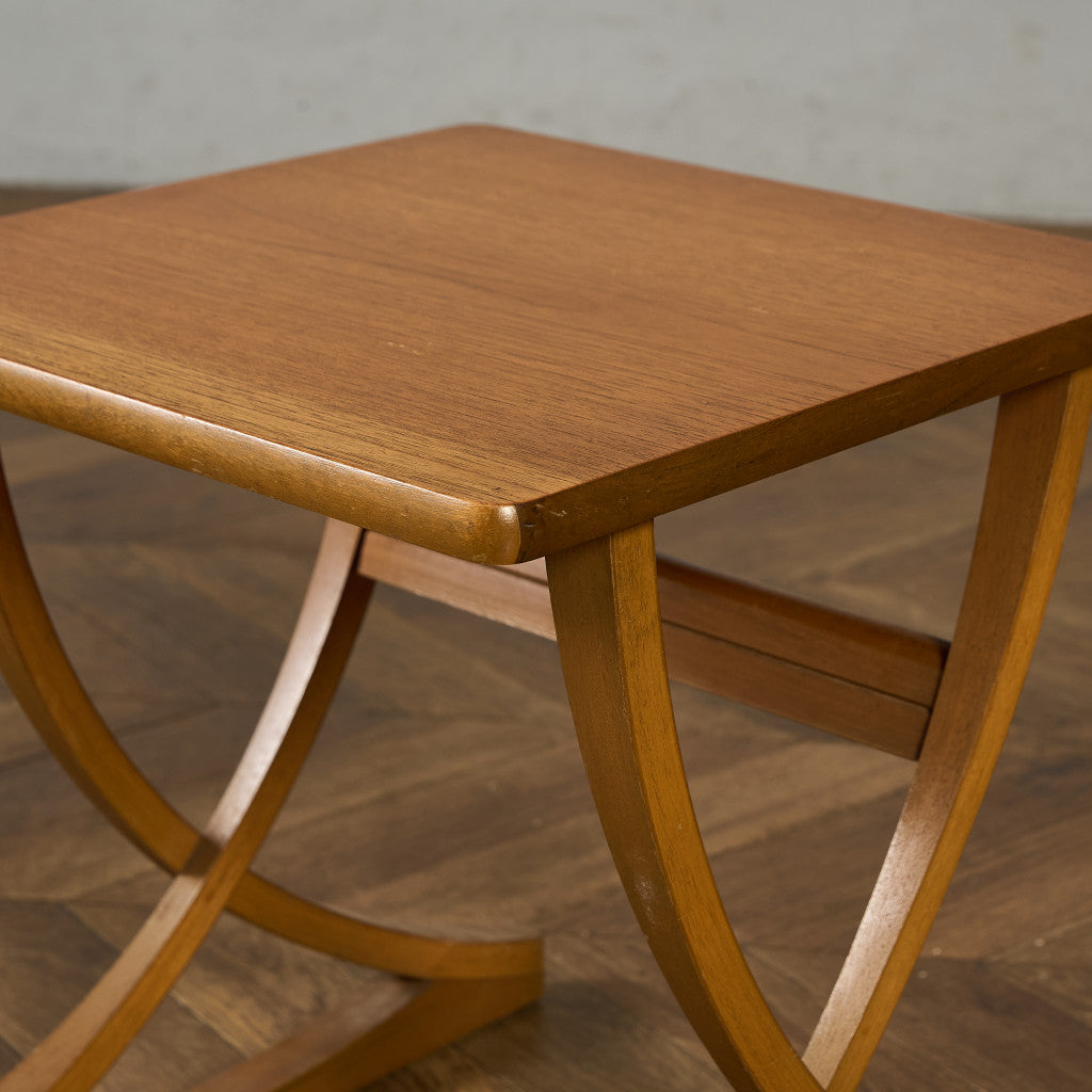 ネストテーブル