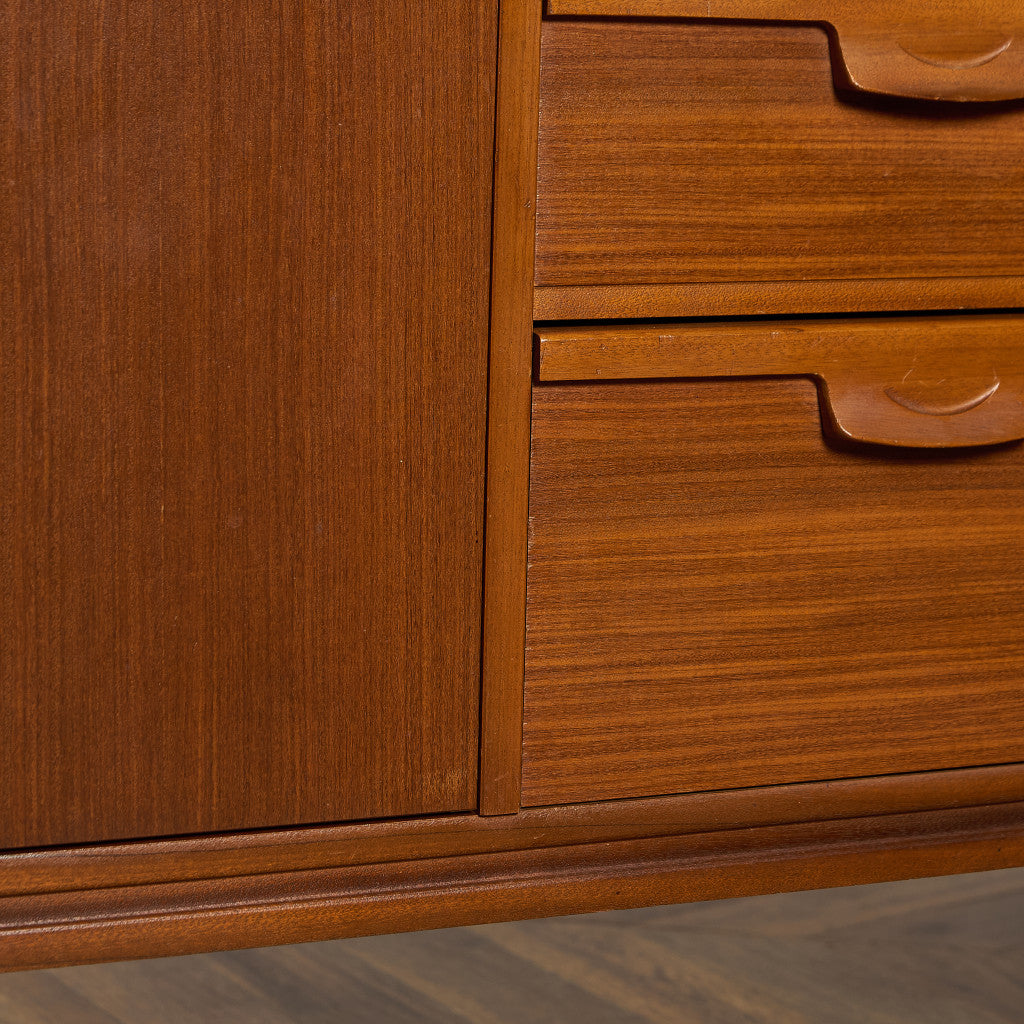 イギリス ヴィンテージ サイドボード カップボード