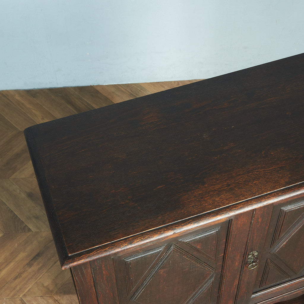 L465◆英国アンティーク◆重厚な古い木製キャビネット◆飾り棚C キャビネット 公式クラシックデモダン アンティーク家具