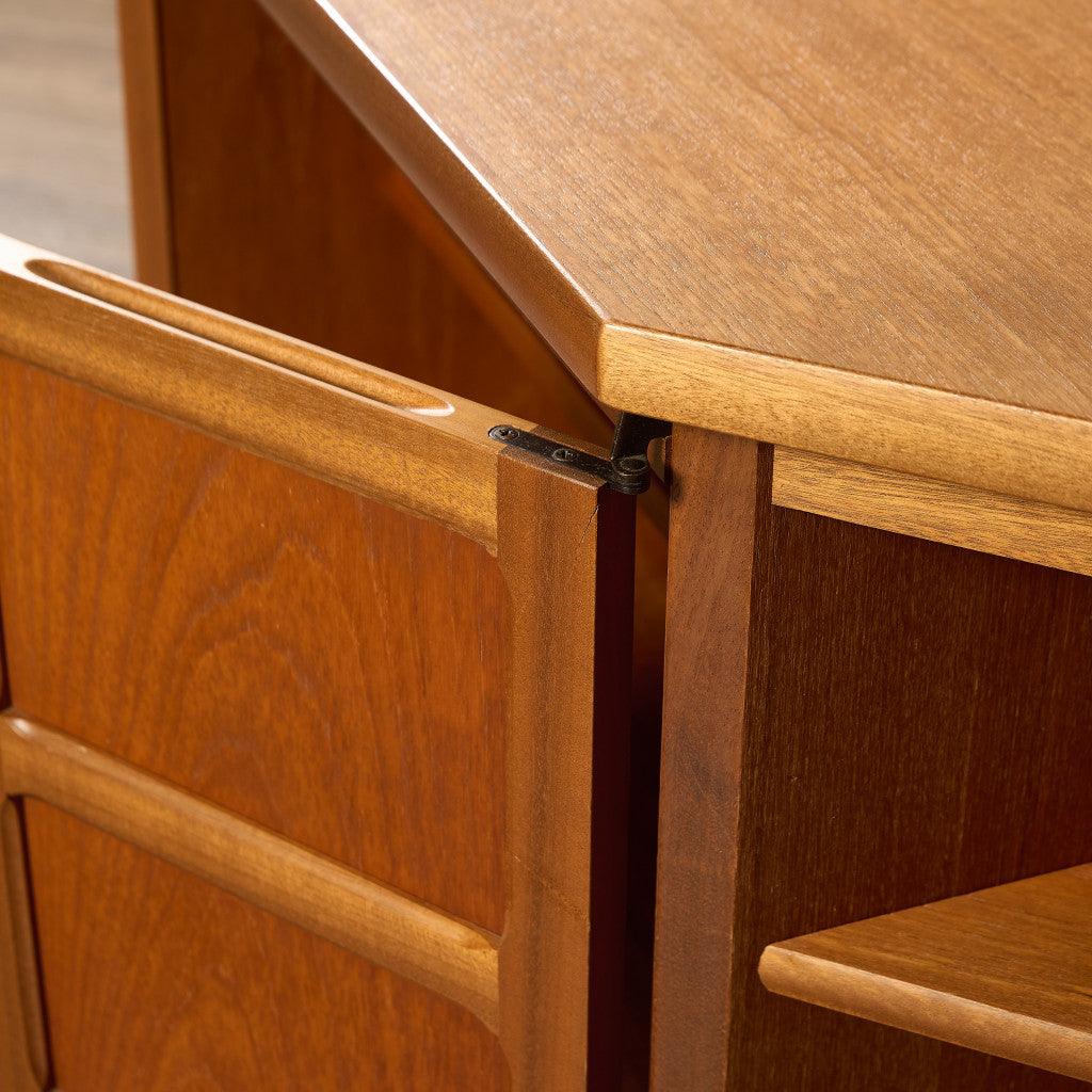 ヴィンテージ コーナー AVボード