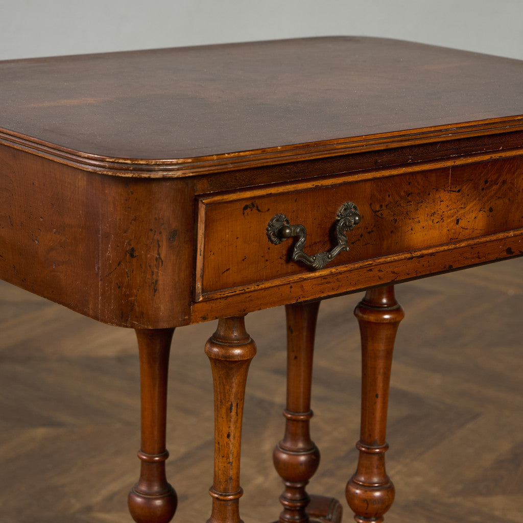 サイドテーブル