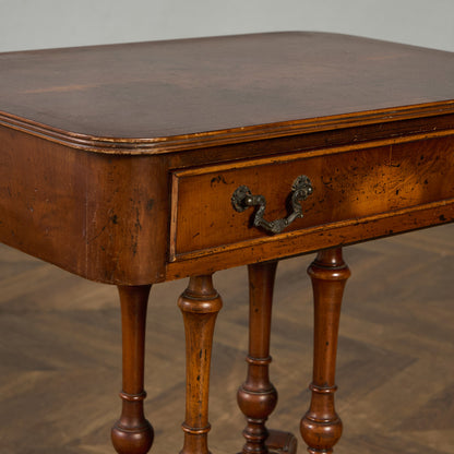 サイドテーブル