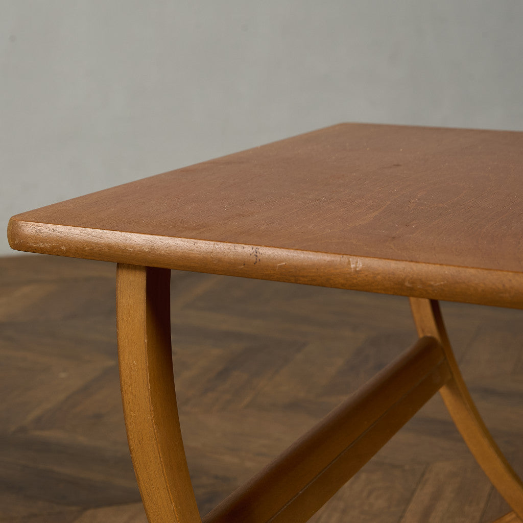 ネストテーブル