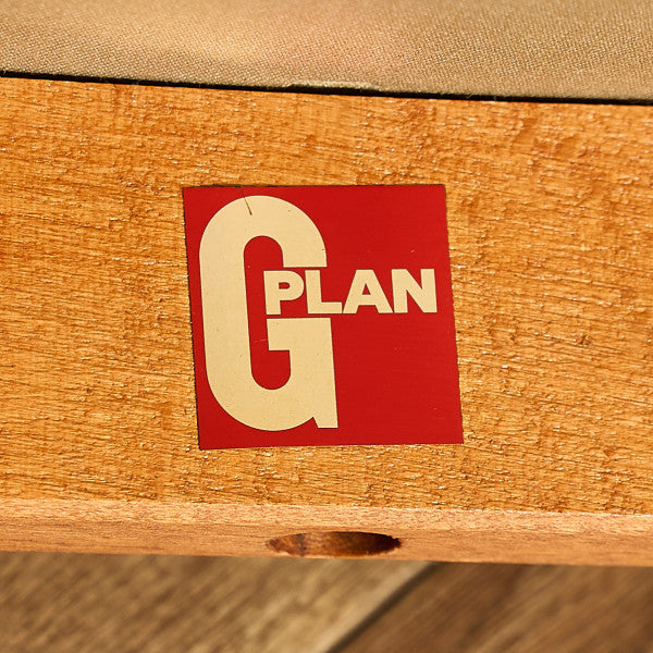 スラットバックチェア