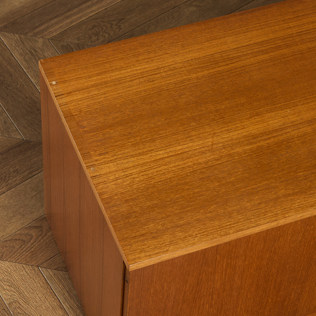 英国 ヴィンテージ キャビネット