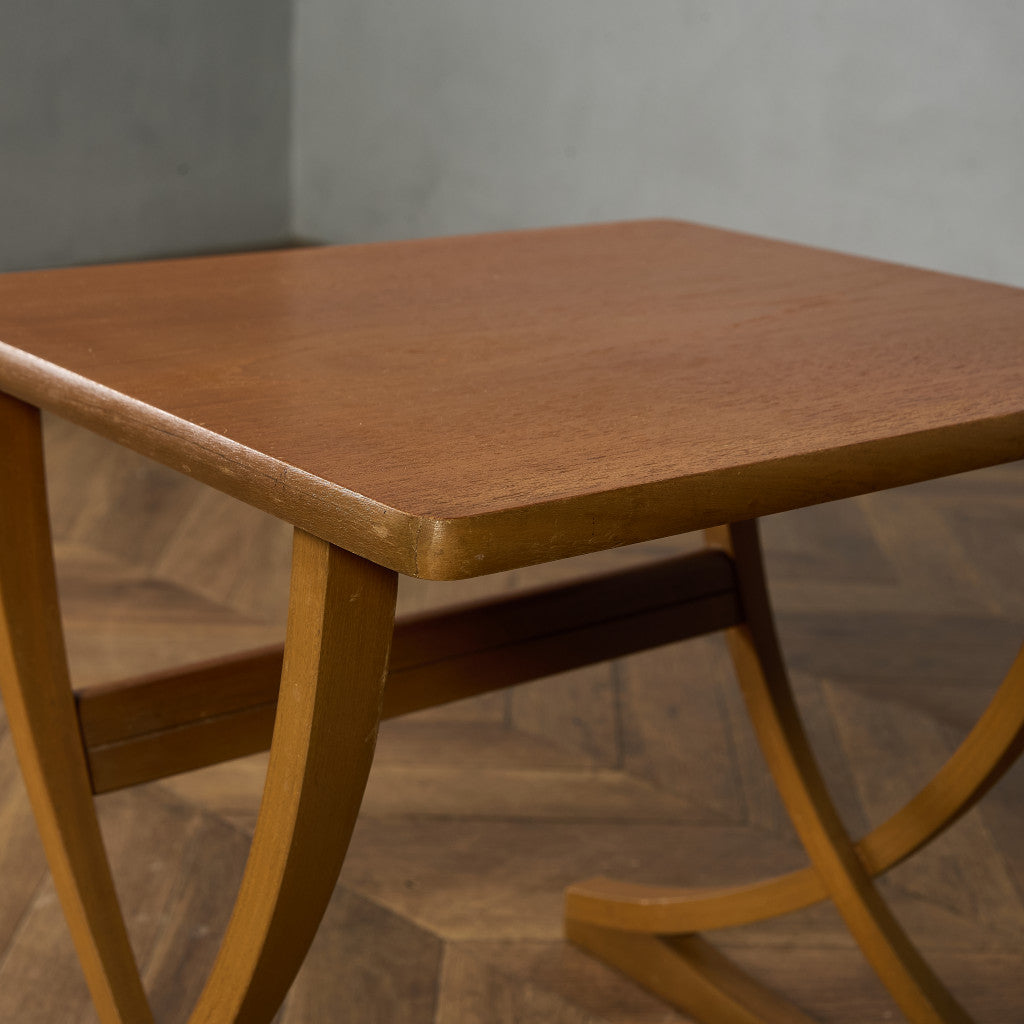 ネストテーブル