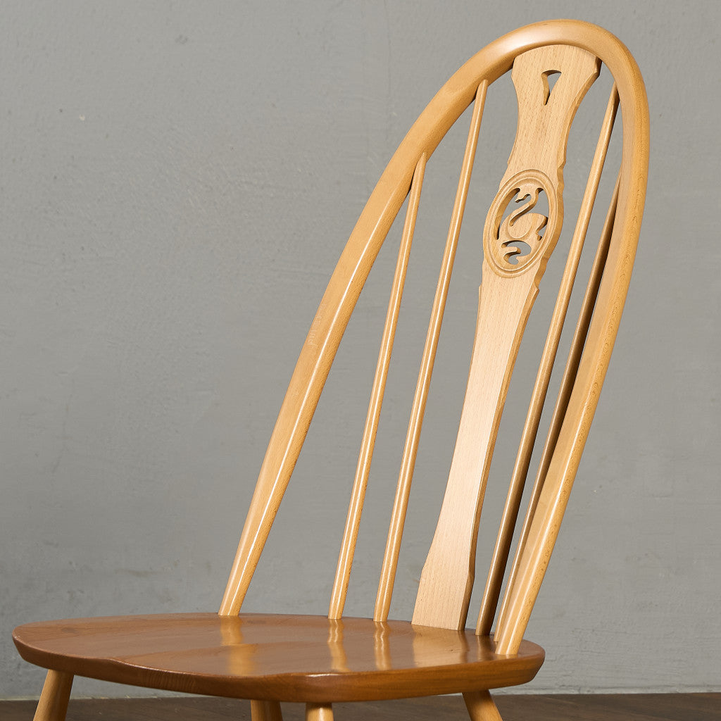 スワンバックチェア  ラウンドメタルラベル