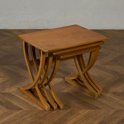 ネストテーブル