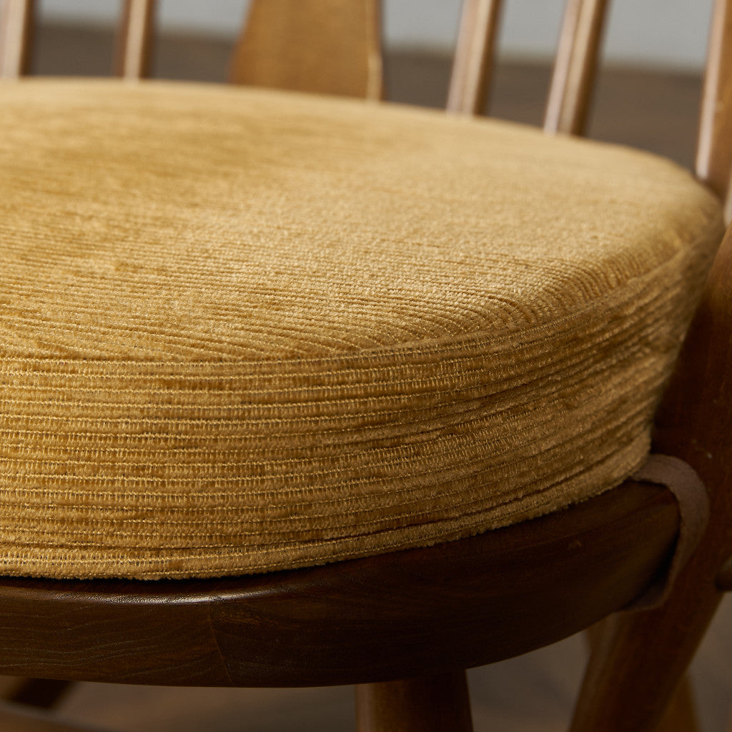 ヴィンテージ スワンバック ロッキングチェア ラウンド型メタルラベル