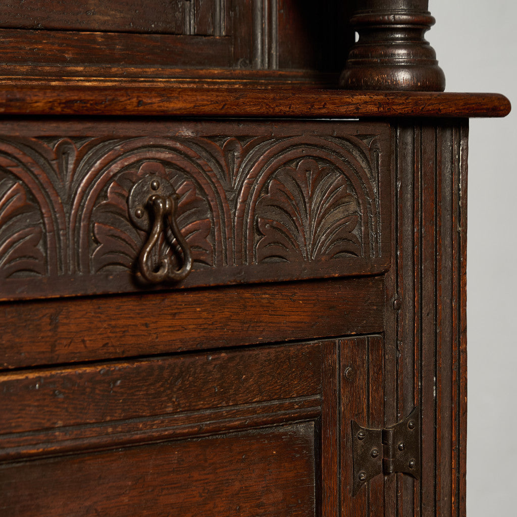 Alfred Allen コートカップボード