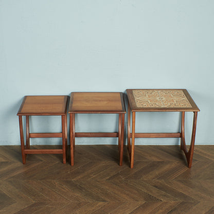 Astro セラミックタイルトップ ネストテーブル (3552D)