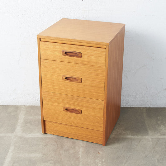 英国ヴィンテージ 3段サイドチェスト