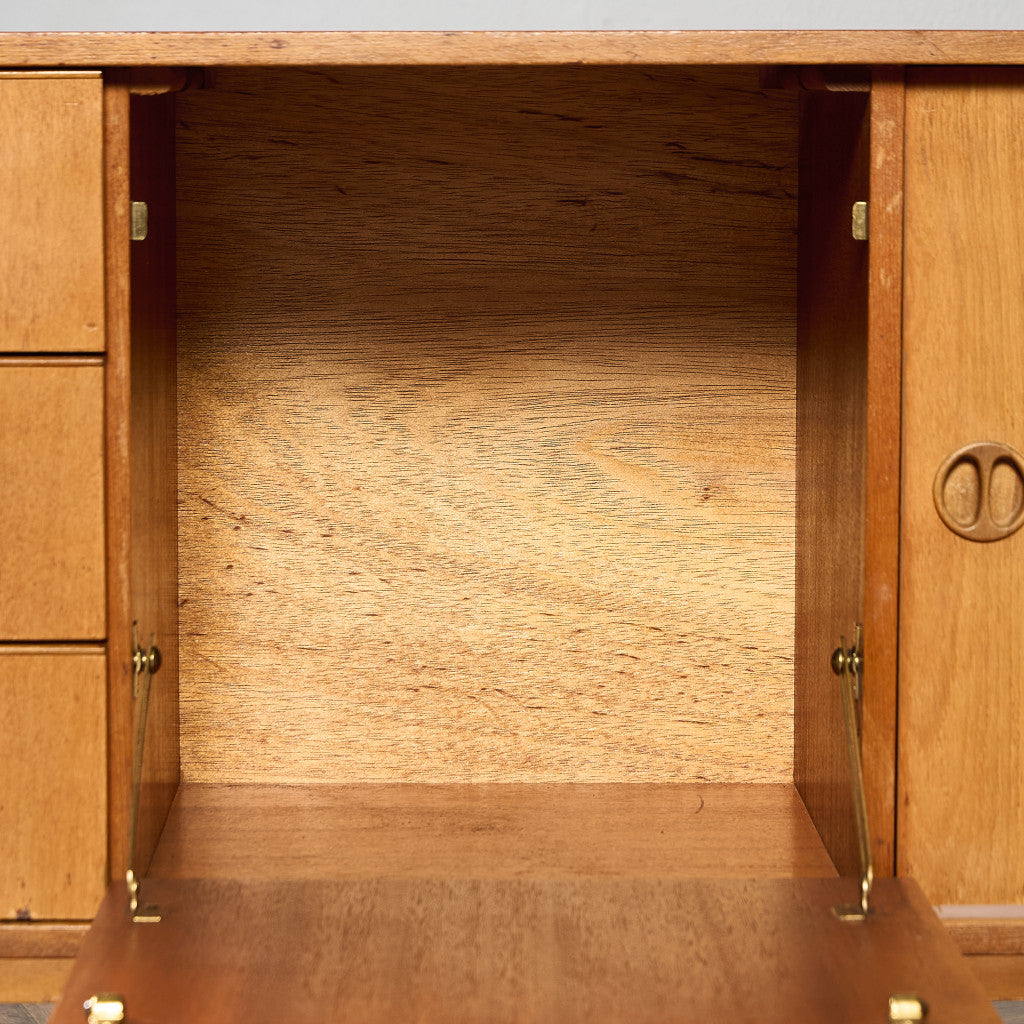 イギリス ヴィンテージ サイドボード