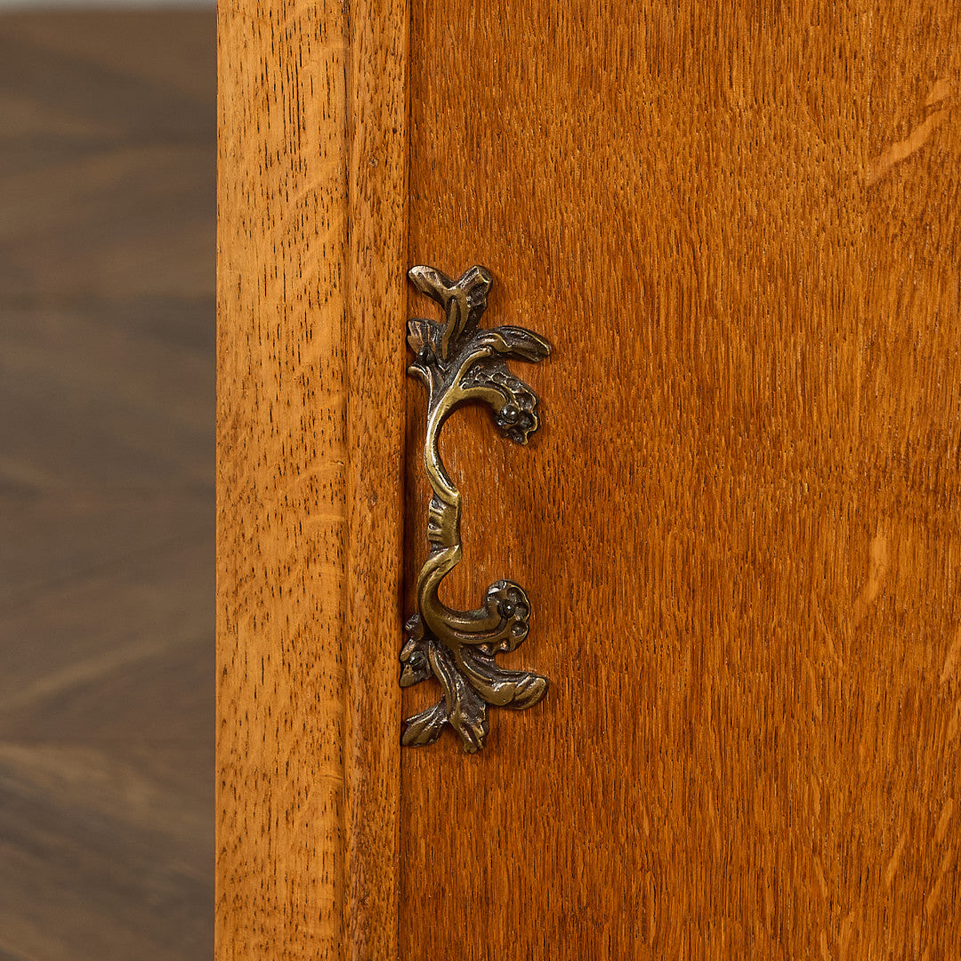 英国 クラシック ベッドサイド キャビネット