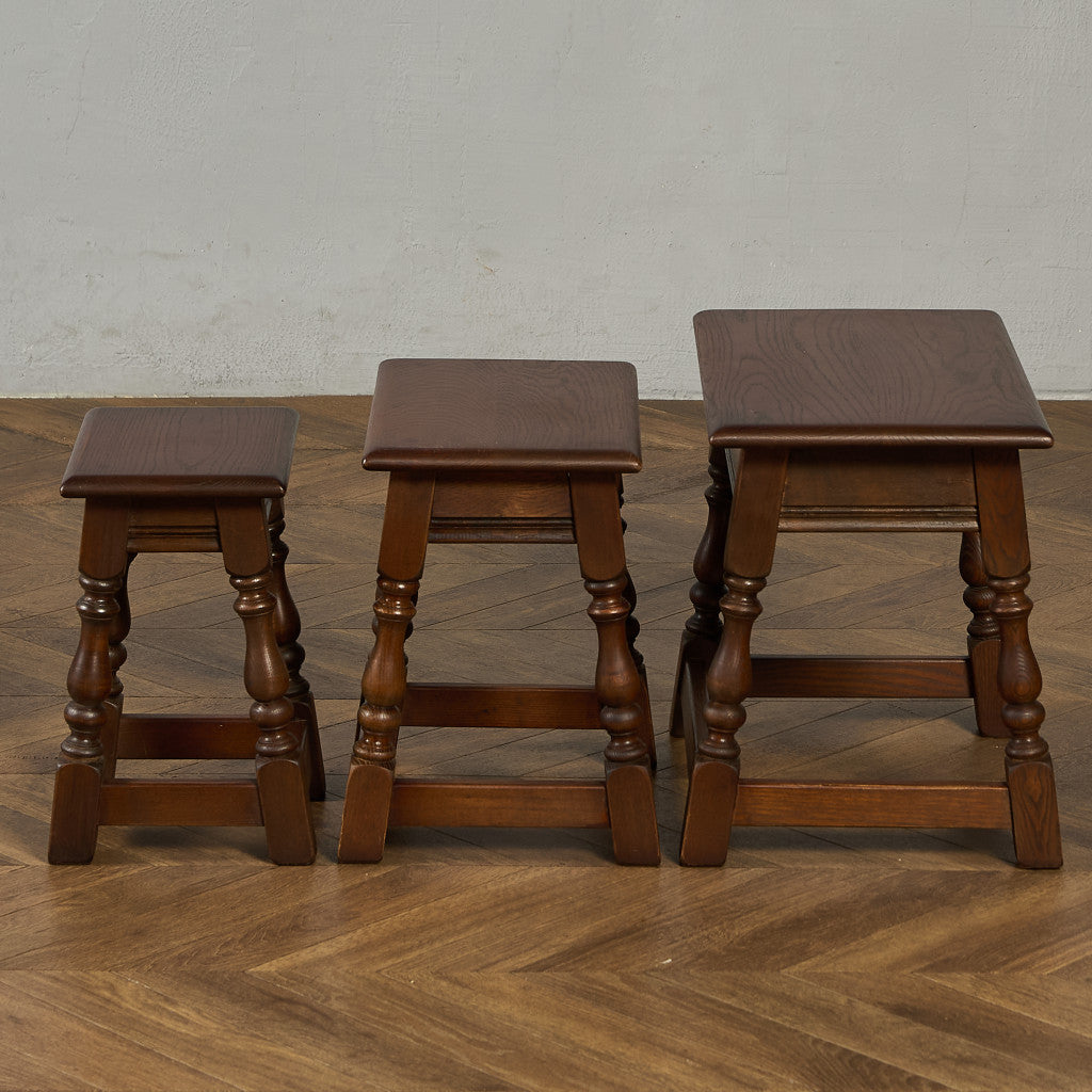 ネストテーブル