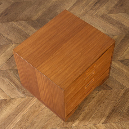 英国 ヴィンテージ 4段 サイドチェスト