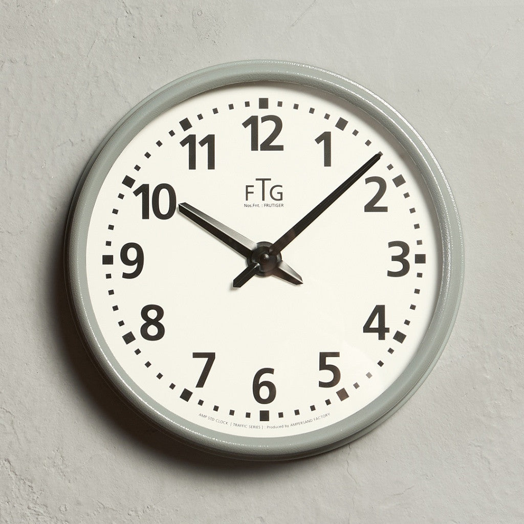 TRAFFIC SERIES CLOCK / FRUTIGER