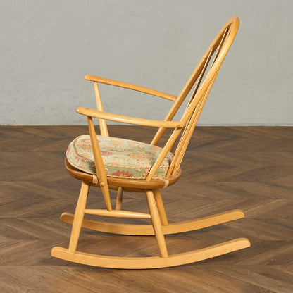 ヴィンテージ スワンバック ロッキングチェア ラウンド型メタルラベル