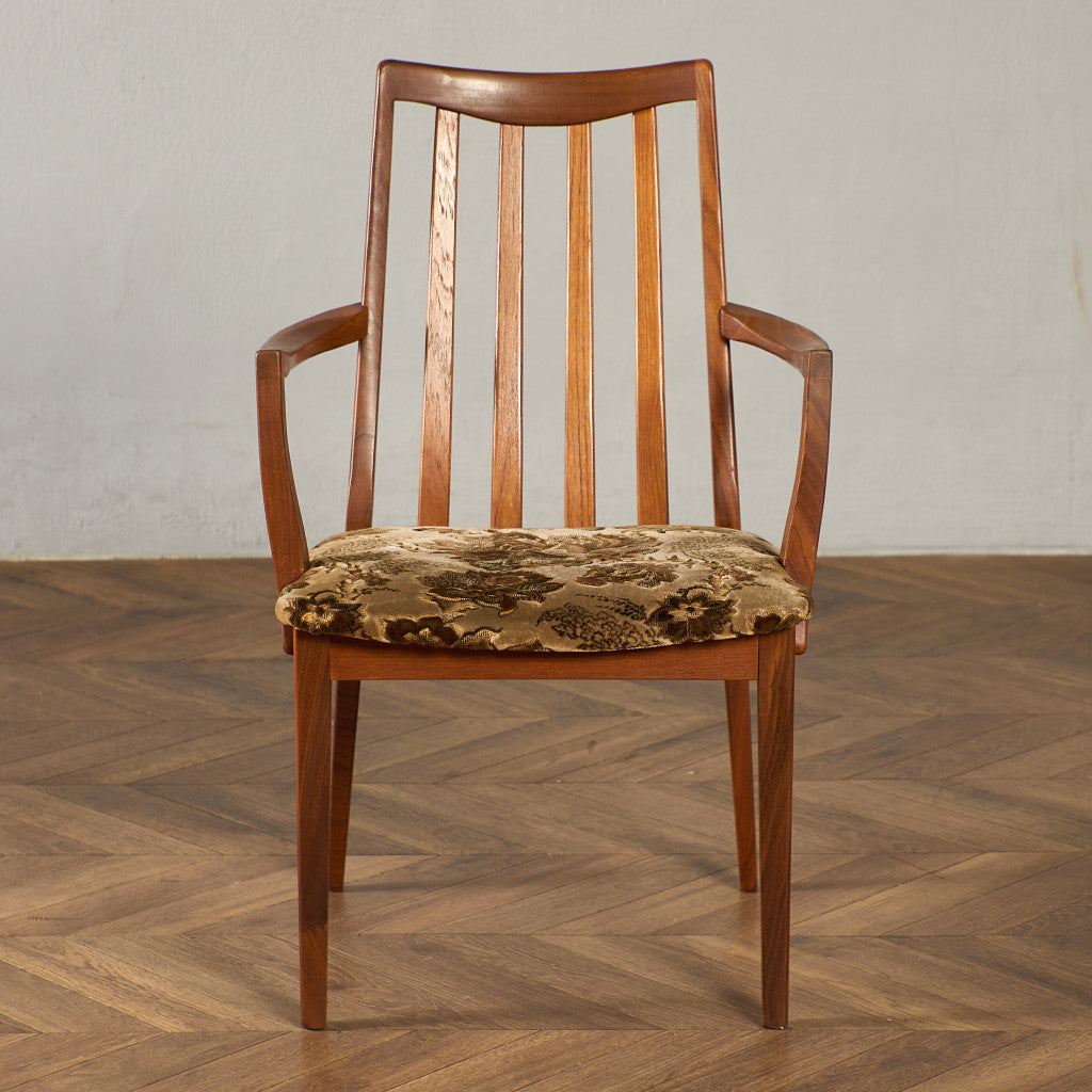 スラットバックチェア