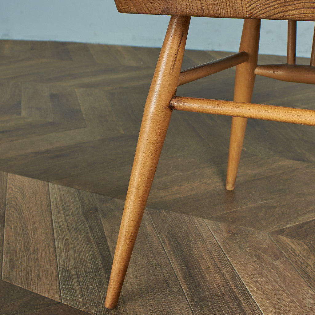 スティックバックチェア