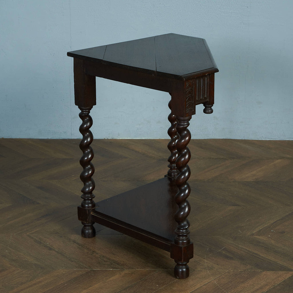 British classic corner table #84653