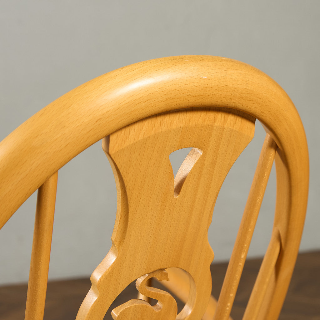 ヴィンテージ スワンバック ロッキングチェア ラウンド型メタルラベル