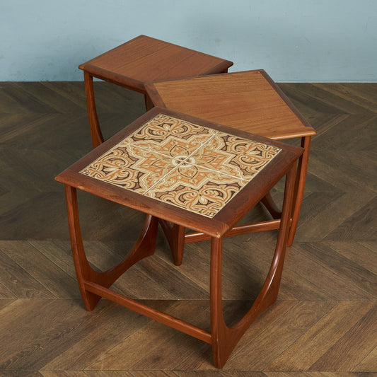 Astro ヴィンテージ タイルトップ ネストテーブル (3552D)