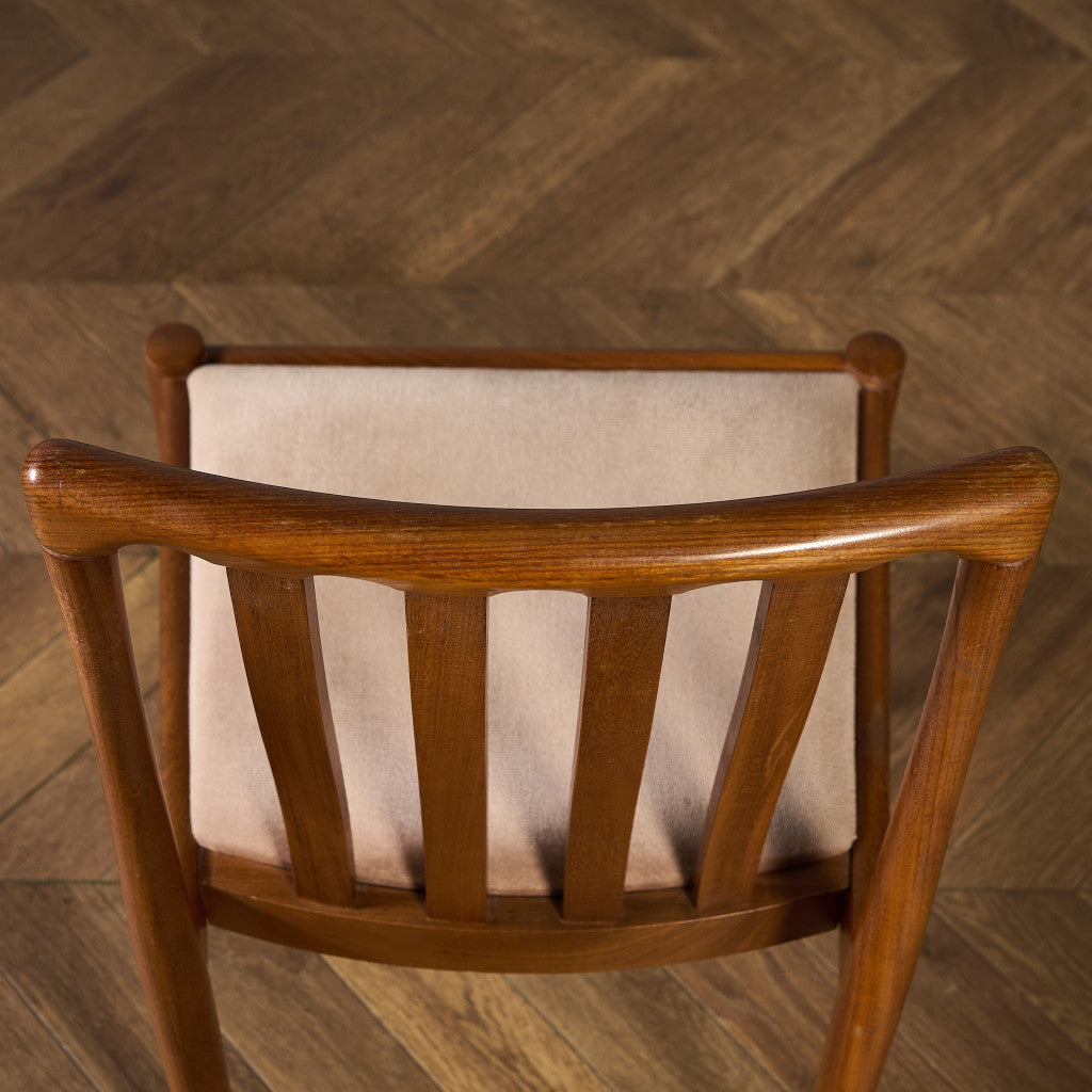 スラットバックチェア