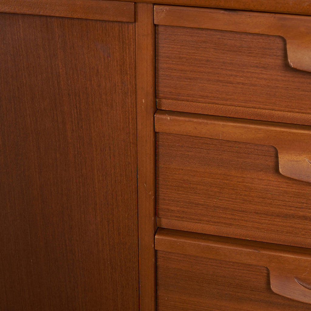 イギリスヴィンテージ サイドボード / カップボード