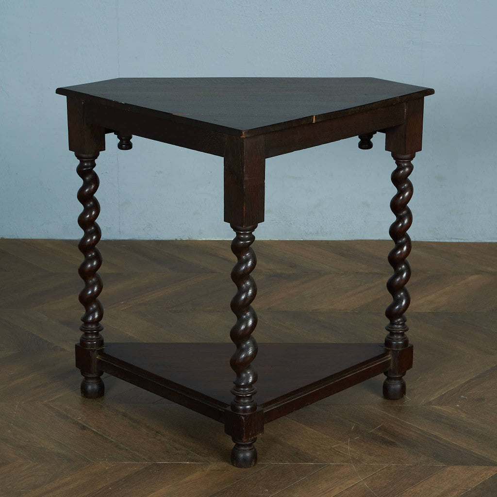 British classic corner table #84653