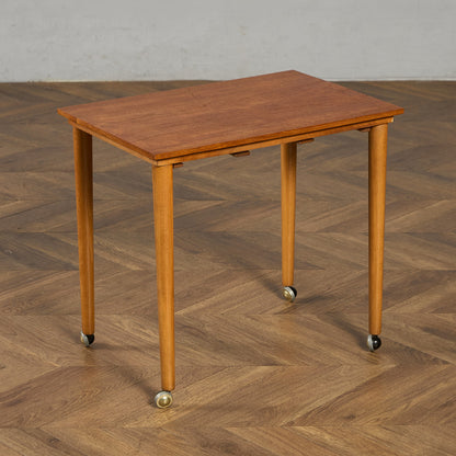 Novy Domov社 Poul Hundevad ネストテーブル