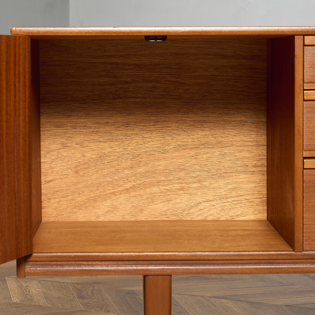 イギリス ヴィンテージ サイドボード カップボード