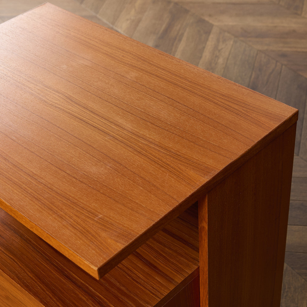 英国 ヴィンテージ ベッドサイド キャビネット