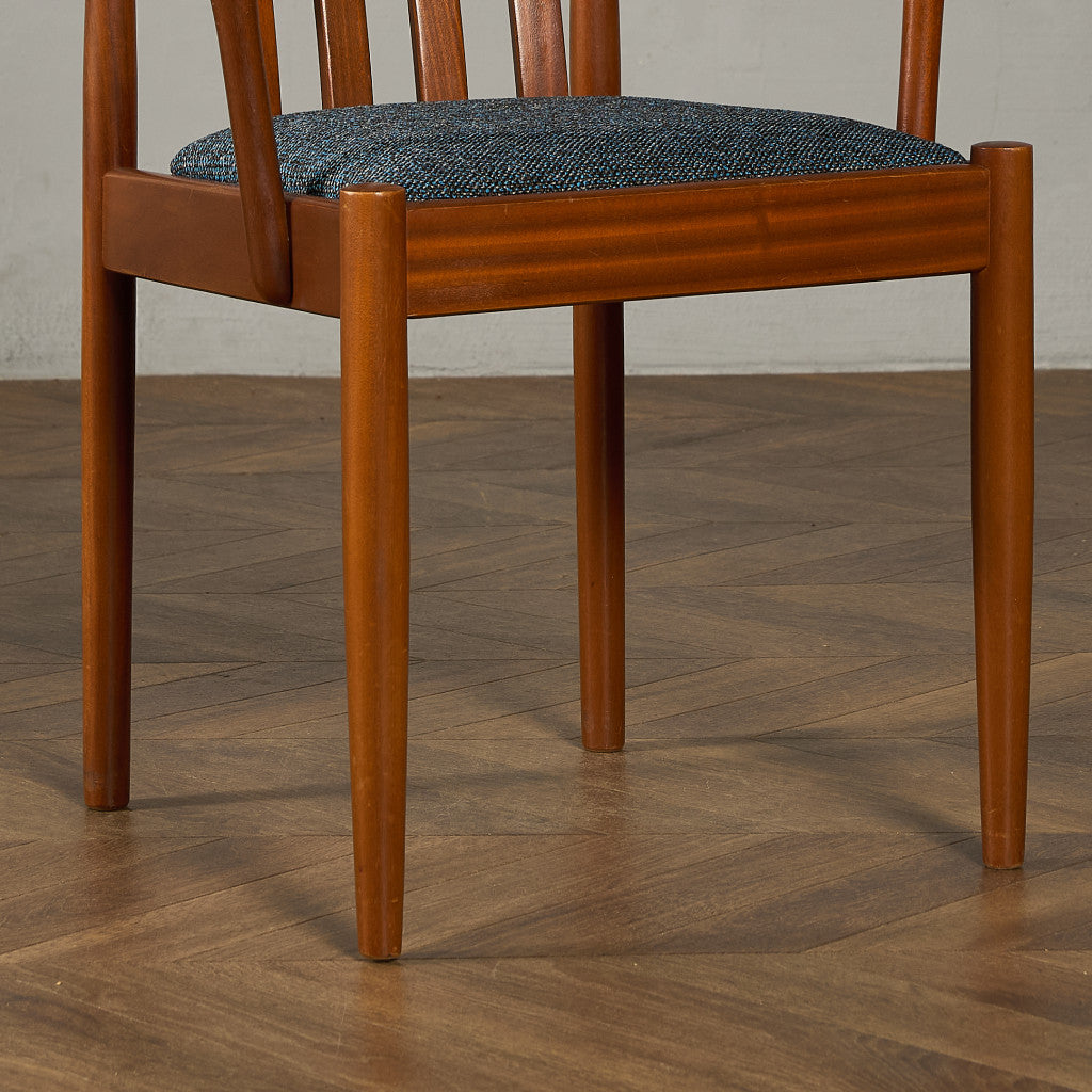 スラットバック アームチェア 座面張替え済み (LUUM)