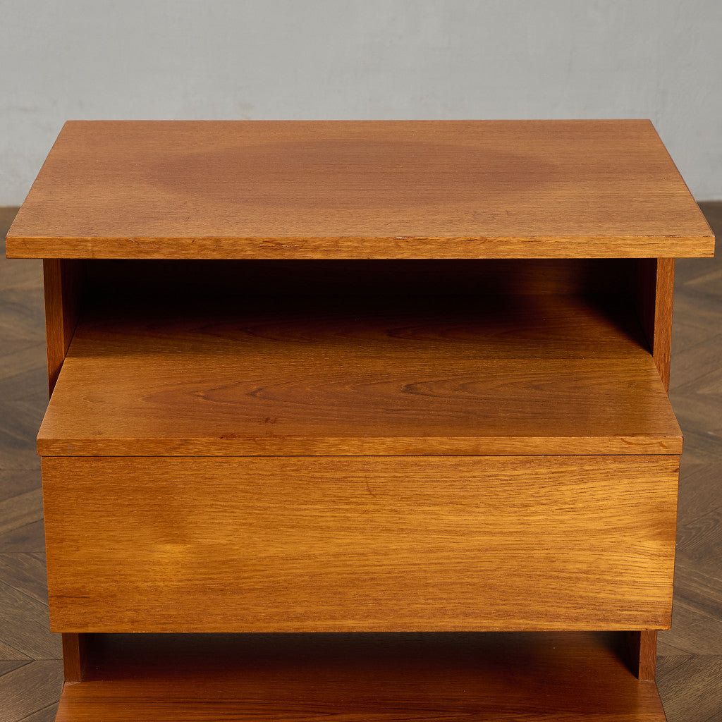 英国 ヴィンテージ ベッドサイド キャビネット