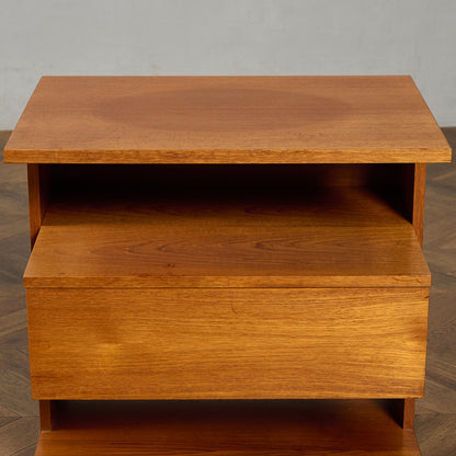 英国 ヴィンテージ ベッドサイド キャビネット