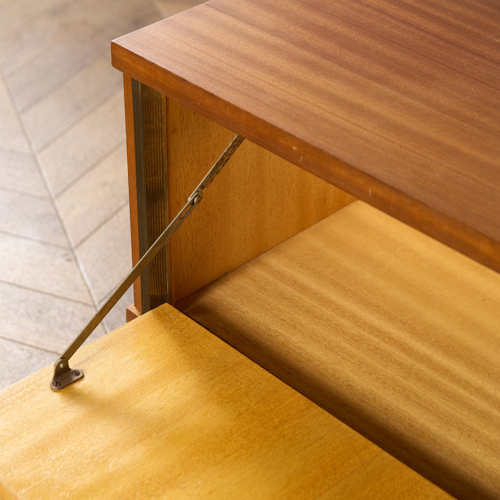 英国 ヴィンテージ ベッドサイドキャビネット